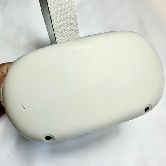 Occulus with controllers and case